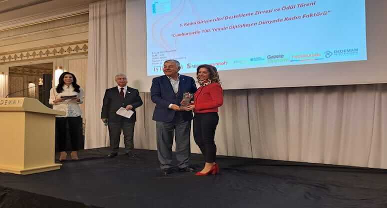 Hediye Güral Gür'e Turizmde Başarı Ödülü