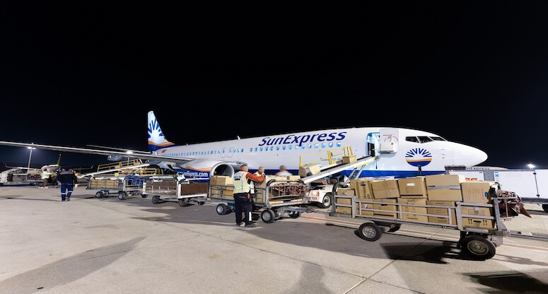 İlk kargo uçağı Antalya’ya ulaştı