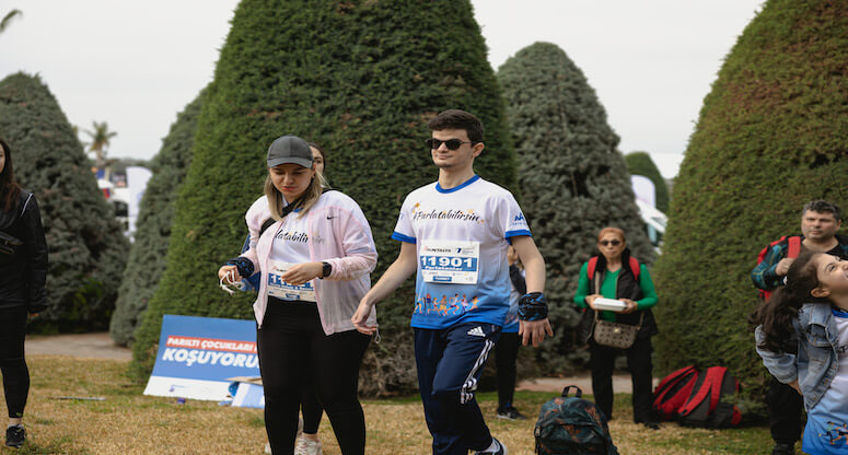 Gloria Hotels & Resorts Çalışanları Runtalya'da Parıltı Derneği İçin Koştu