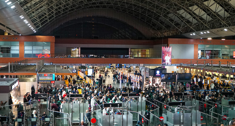 Sabiha Gökçen Havalimanı’nda bayram yoğunluğu başladı