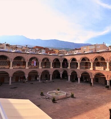 Manisa: Lezzetin ve Tarihin Buluşma Noktası