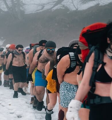 Zihnin Soğukla İmtihanı: Mayo ile karlı dağlara tırmandılar