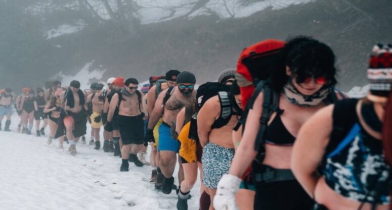 Zihnin Soğukla İmtihanı: Mayo ile karlı dağlara tırmandılar