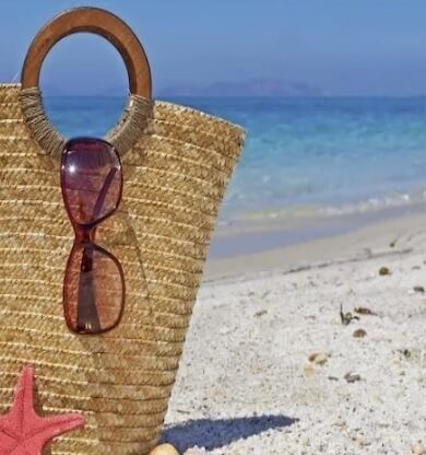 Plaj Çantasında Bulunması Gerekenler