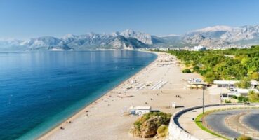 Antalya’nın En Popüler Plajları ve Deniz Aktiviteleri