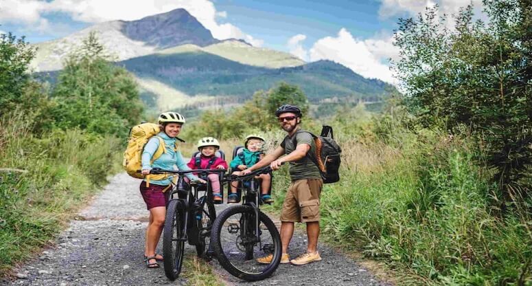 İki Tekerin Özgürlüğüyle Yola Çık: Bisikletle Seyahat Etmenin Keyfi