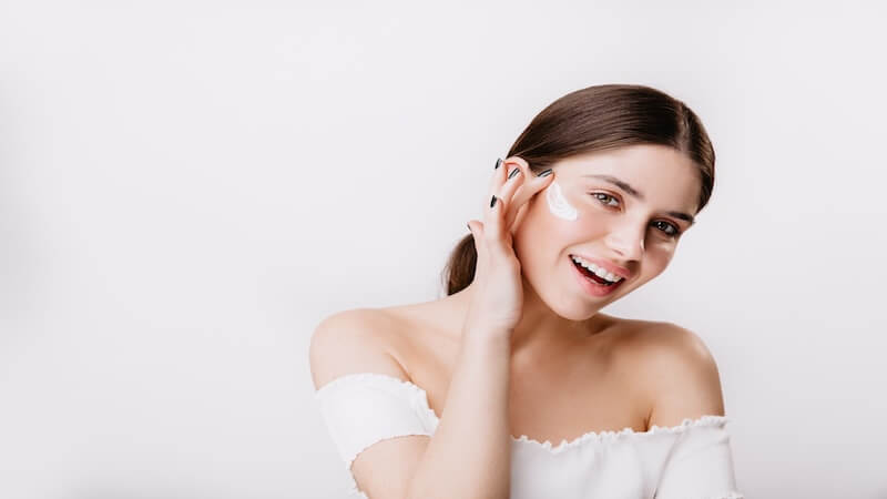 Yaz Mevsimine Sağlıklı ve Işıltılı Bir Ciltle Merhaba Deyin