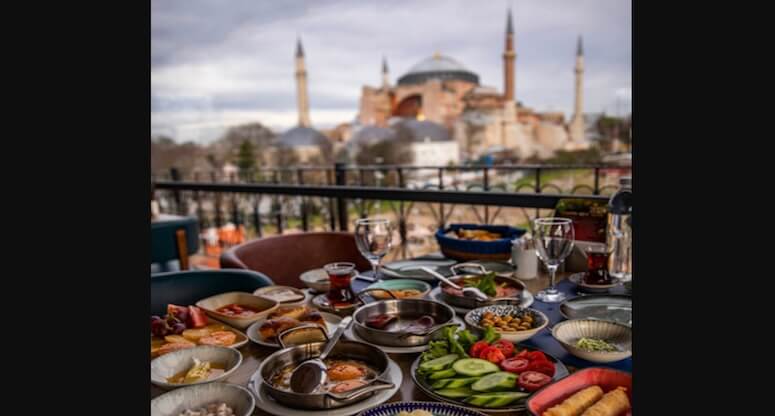Sultanahmet En İyi Kahvaltı Restoran Deneyimi: Seven Hills Restaurant
